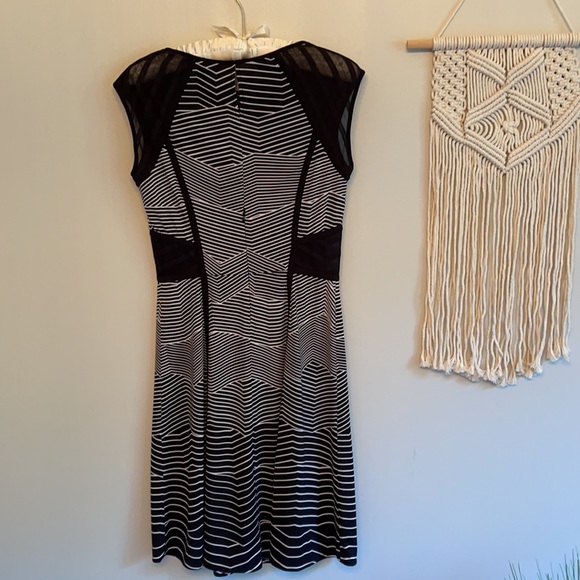 BCBG black and white Dress size small - Picture 3 of 7